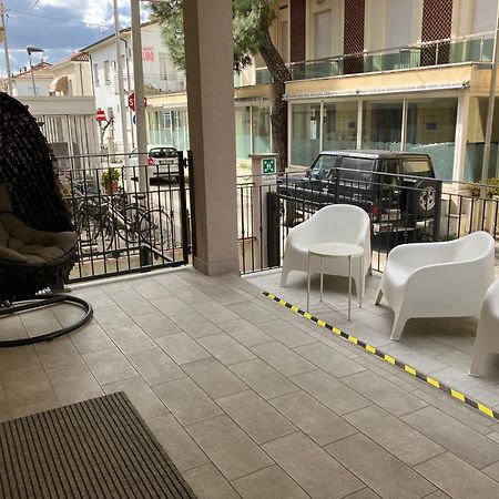 Hotel Bed And Book Rimini Exterior photo