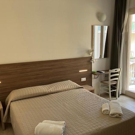 Hotel Bed And Book Rimini Exterior photo