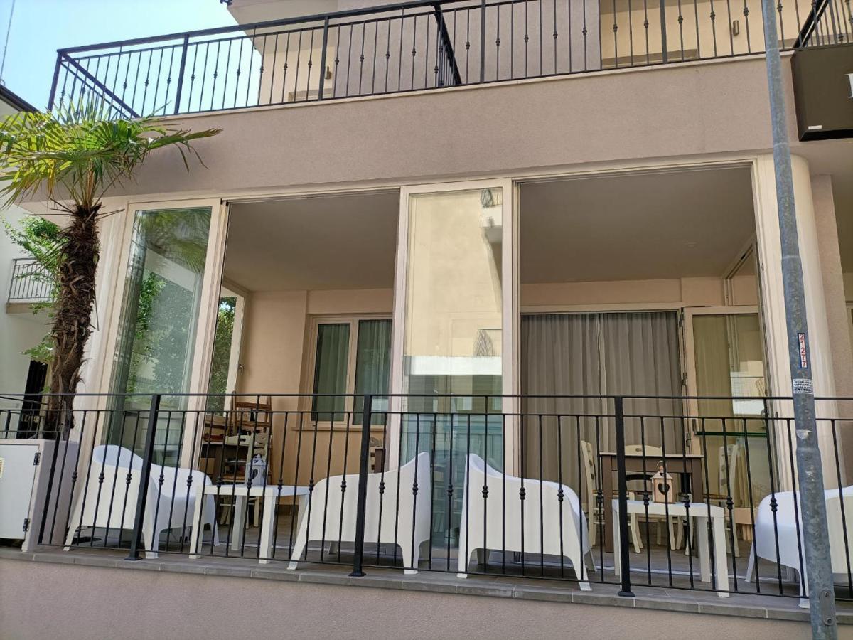 Hotel Bed And Book Rimini Exterior photo
