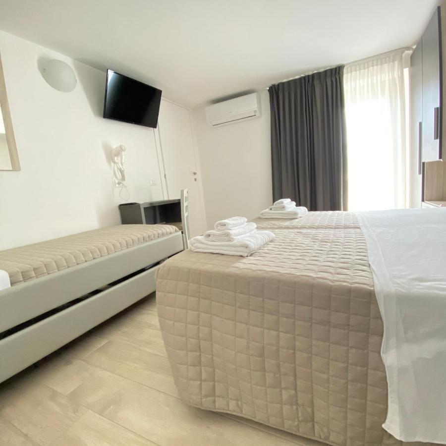 Hotel Bed And Book Rimini Exterior photo