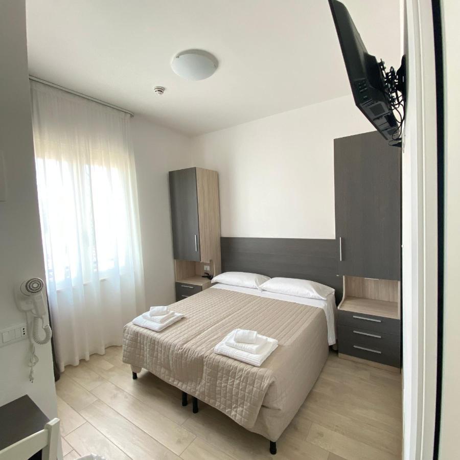 Hotel Bed And Book Rimini Exterior photo