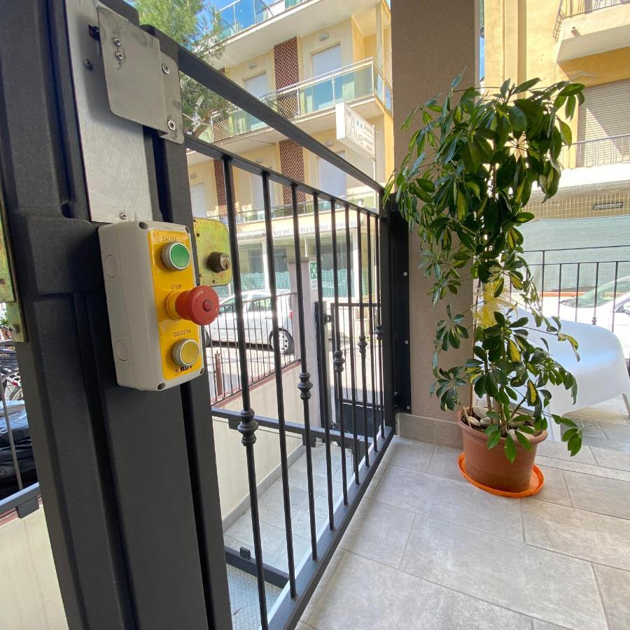 Hotel Bed And Book Rimini Exterior photo