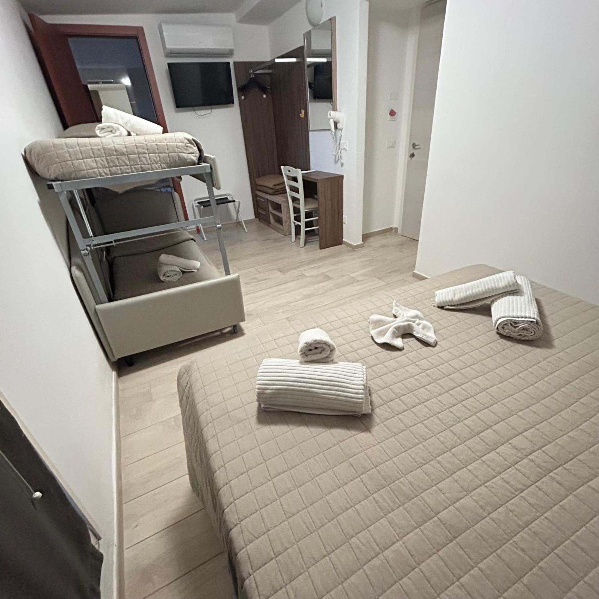 Hotel Bed And Book Rimini Exterior photo