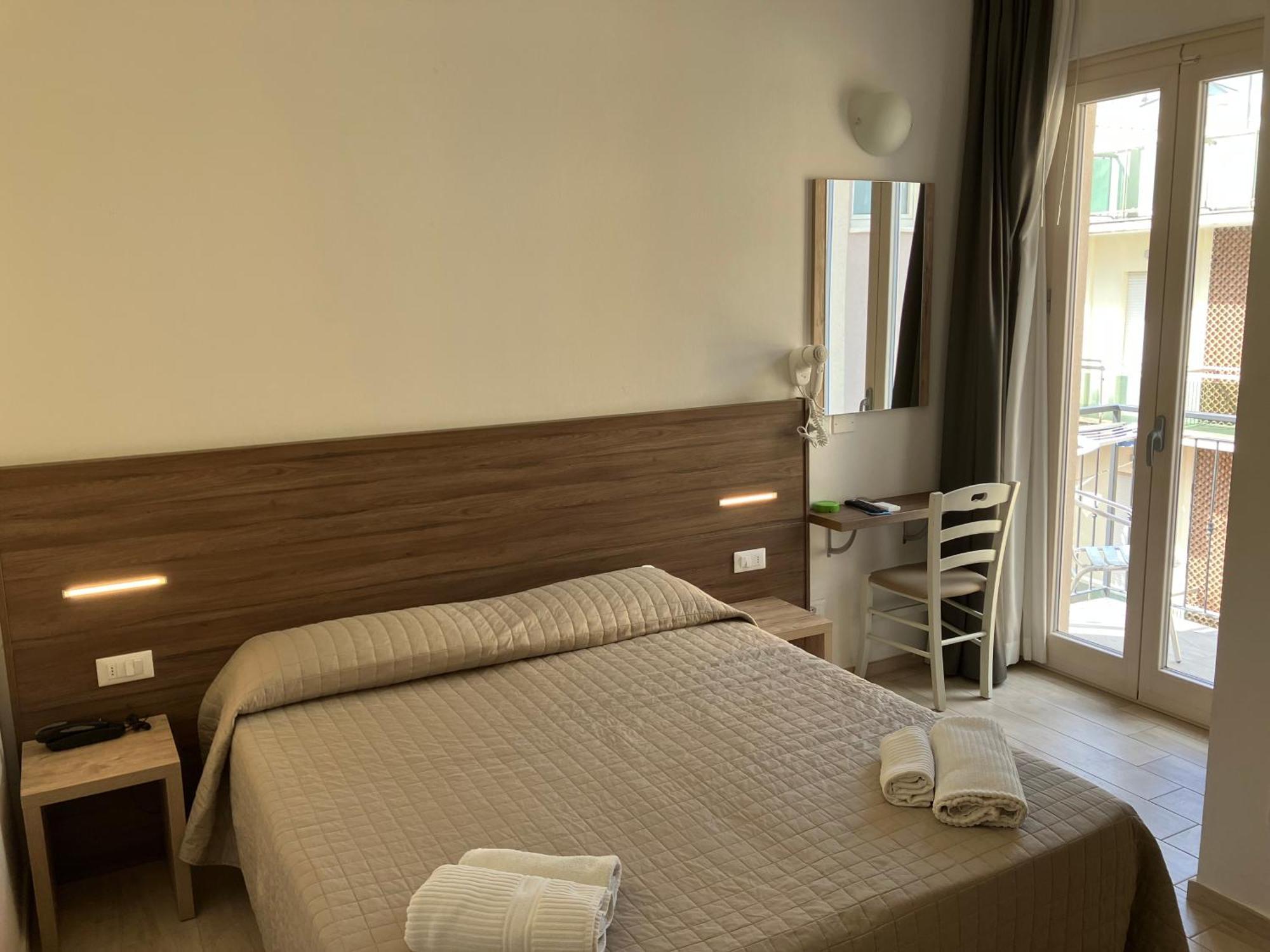Hotel Bed And Book Rimini Exterior photo